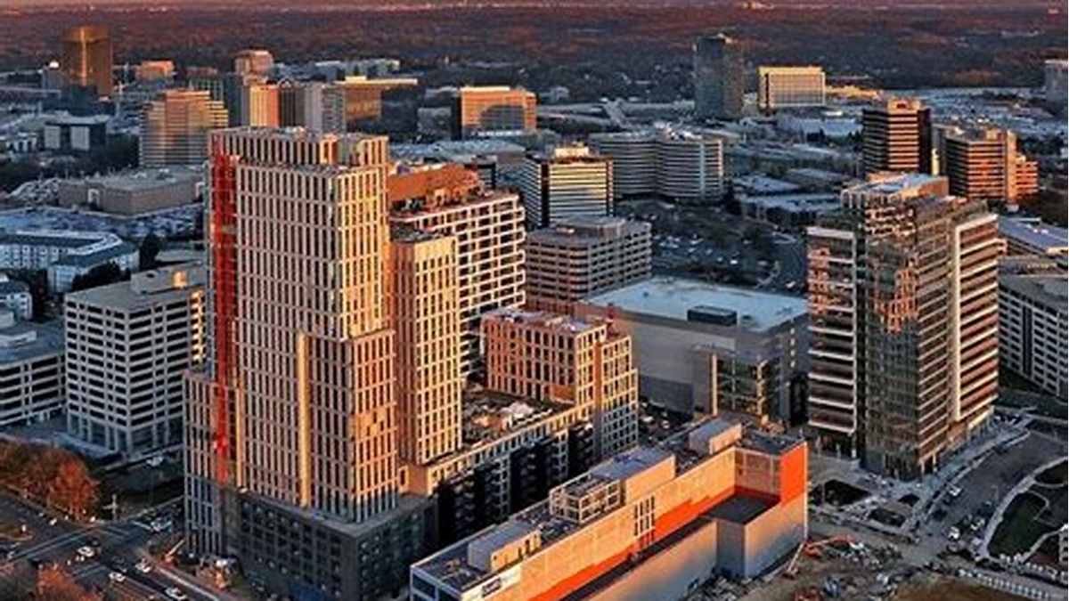 Fairfax Virginia Skyline with an abstract representation of an insurance building, symbolizing local protection.